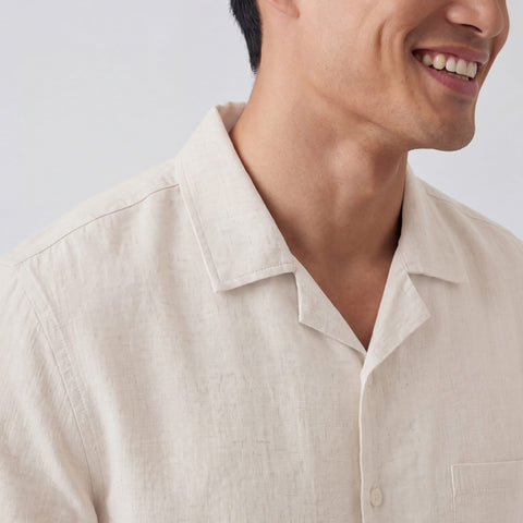 A man in the Getaway Linen Shirt in Canvas, lifestyle setting