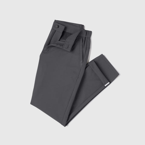 Detail view of the Jetsetter Tech Pant Relaxed Fit in Charcoal Gray.