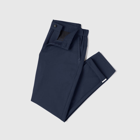 A man in the Jetsetter Tech Pant Relaxed Fit Deep Blue, lifestyle shot