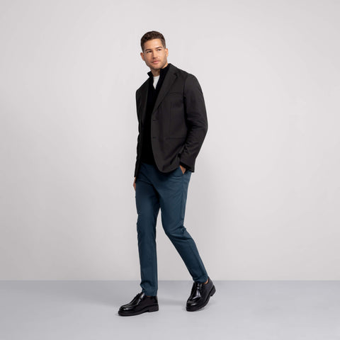 A model wearing the Jetsetter Tech Pant Slim Fit in Deep Teal.