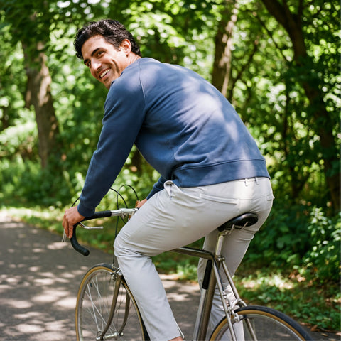 A man wearing the Jetsetter Tech Pant Slim Fit in Ice Gray