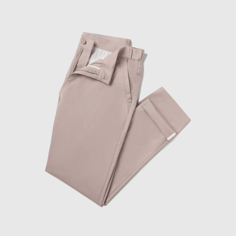 A man in the Jetsetter Tech Pant Relaxed Fit Oak Khaki, lifestyle moment