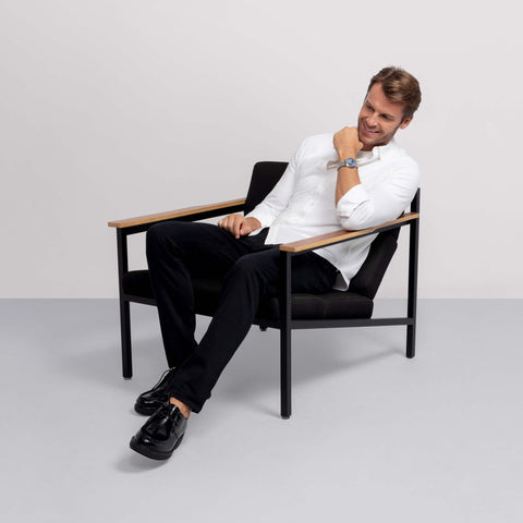 The Jetsetter Tech Pant Straight Fit in True Black in an outdoor lifestyle setting.